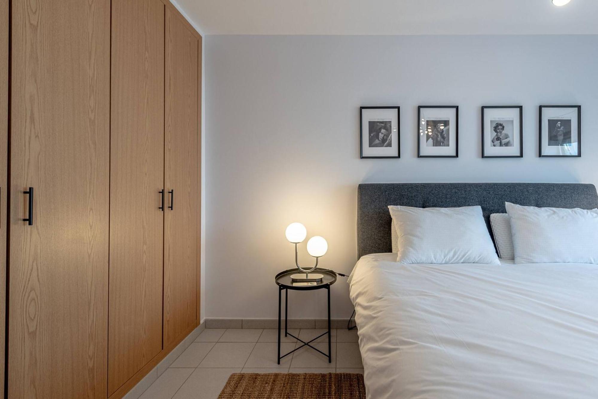Paparazzi - Riverviews Apartment *