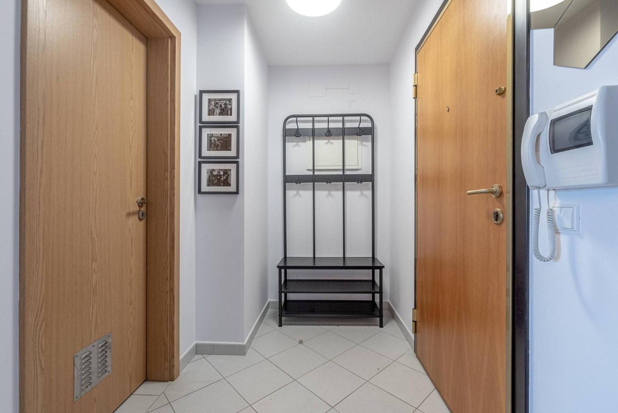 Paparazzi - Riverviews Apartment *